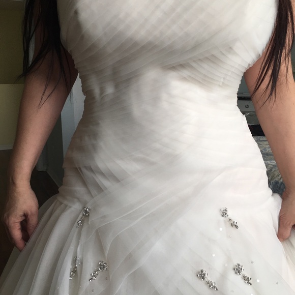 Wedding Dress- never used - Picture 6 of 8